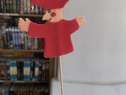 Русская игрушка — озорник Петрушка